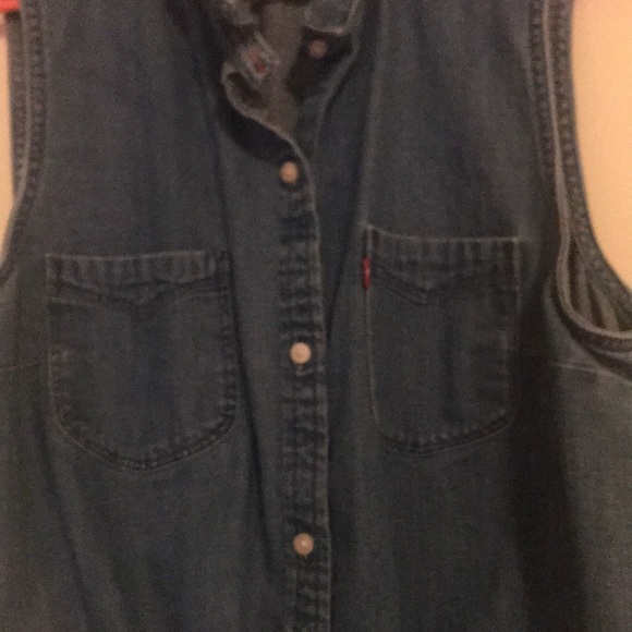 Levi’s Denim Top - COASTAL COWGIRL 🤠 🌊 - Picture 3 of 5